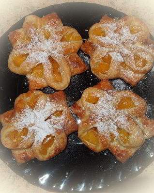 Нежные персиковые слойки