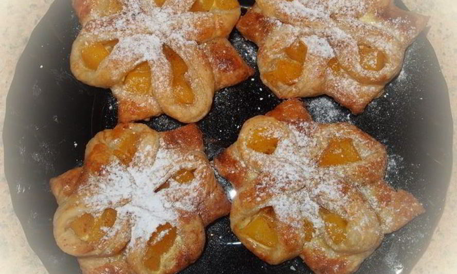 Рецепт нежных персиковых слоек