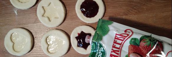 новогодние слойки с джемом