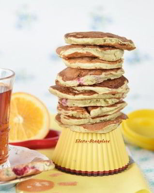 Апельсиновые оладьи с клюквой