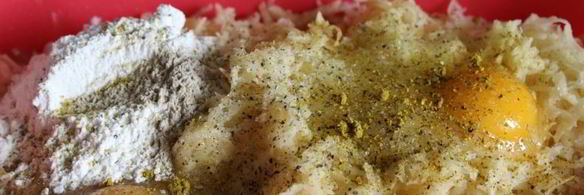 картофельные оладьи с курицей и луком