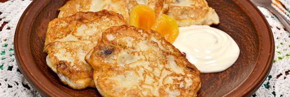 нежные творожные оладьи с мюсли и курагой