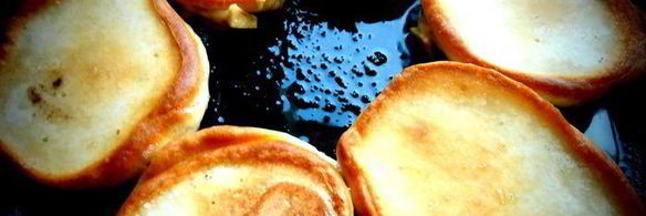 оладушки с карамельно-фруктовым припеком