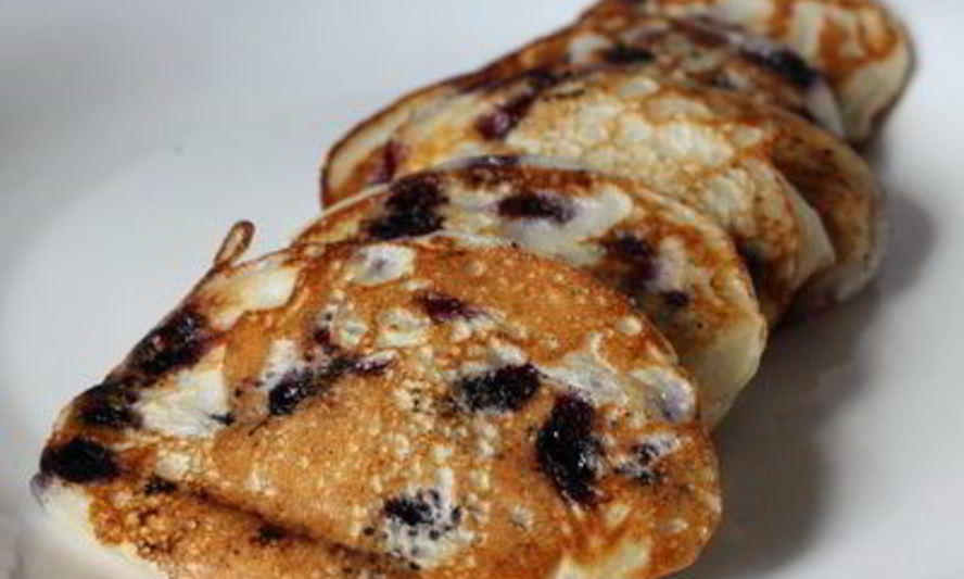 Рецепт оладий с черникой