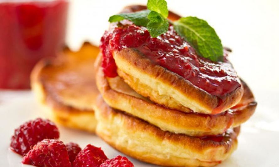 Рецепт оладий с малиновым вареньем