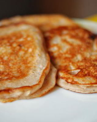 Овсяные оладьи с кусочками шоколада