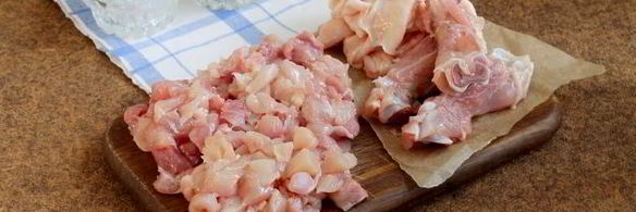 резаные оладьи из филе курицы с майонезом