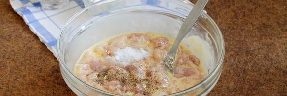 резаные оладьи из филе курицы с майонезом