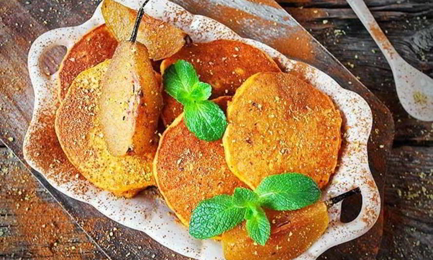 Рецепт тыквенных оладий с пряными грушами в сиропе