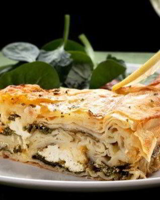 Пахлава с кабачками и фетой с йогуртово-мятным соусом