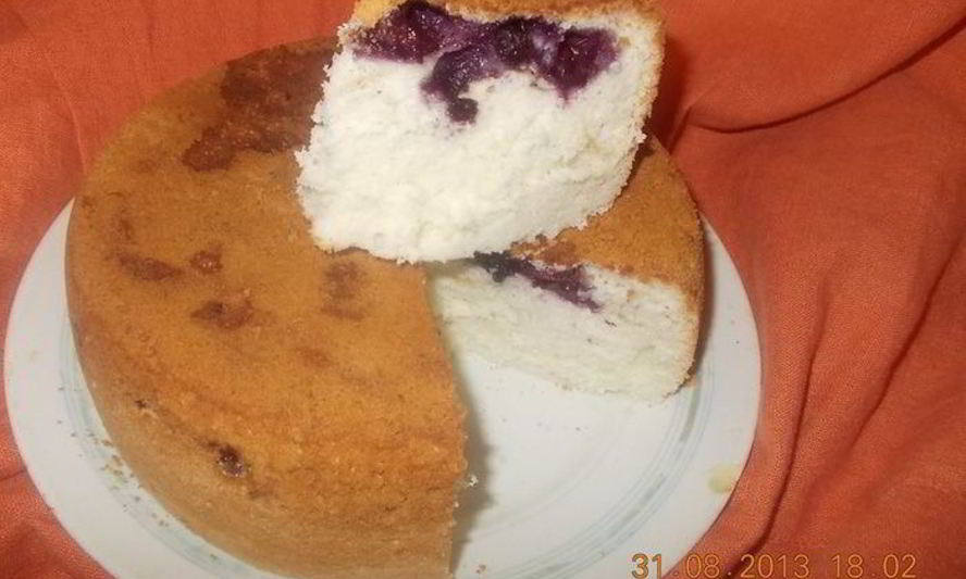 Рецепт бисквита с печеньем и голубикой