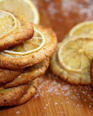 Миндальное печенье с дольками лимона