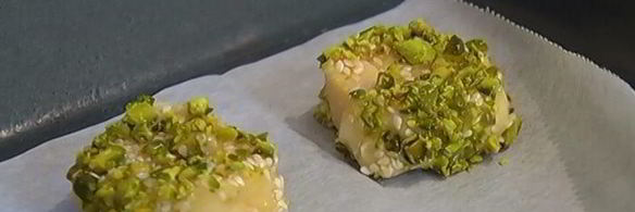 печенье с курагой, кунжутом и фисташками