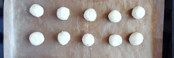 рисовые сэндвич-крекеры с зеленым хумусом