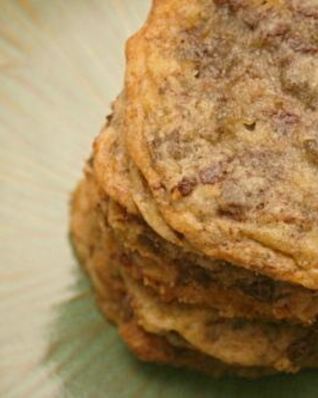 Традиционное шоколадное печенье с орехами