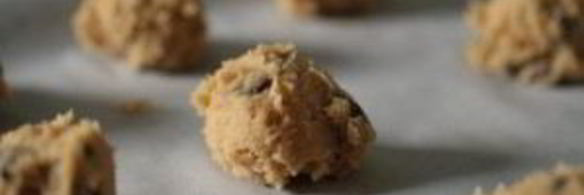 традиционное шоколадное печенье с орехами