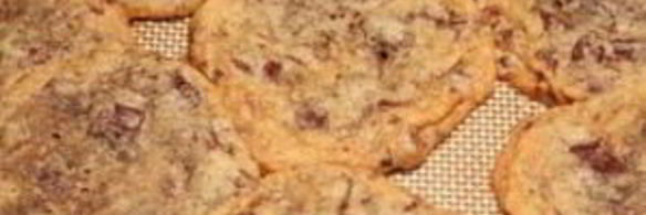 традиционное шоколадное печенье с орехами