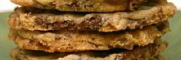 традиционное шоколадное печенье с орехами