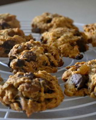 Тыквенное печенье с шоколадом и изюмом