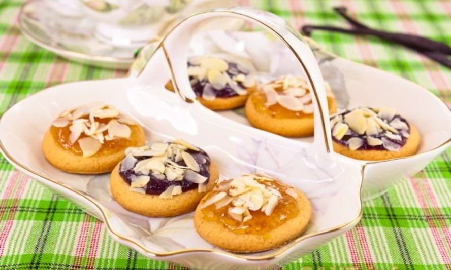 Рецепт ванильного печенья с джемом и орехами