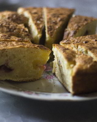 Быстрый пирог с фруктами на сметане