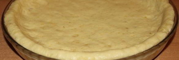 картофельный пирог с луком-пореем и лисичками