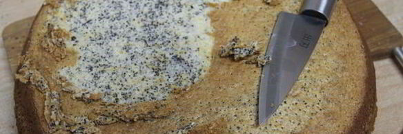 маковый пирог с ореховой глазурью