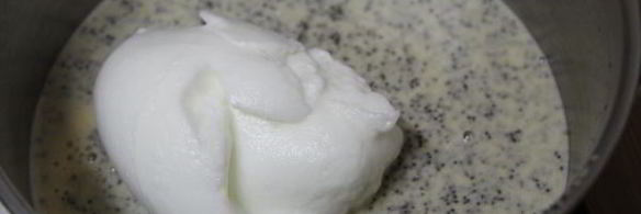 маковый пирог с ореховой глазурью