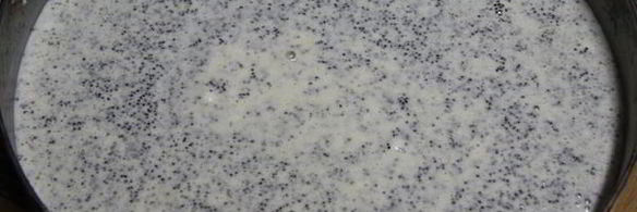 маковый пирог с ореховой глазурью