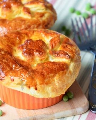 Мясной пирог в горшочке