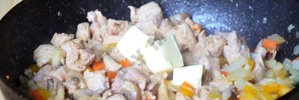 мясной пирог в горшочке