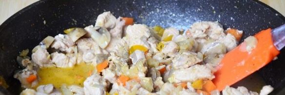 мясной пирог в горшочке