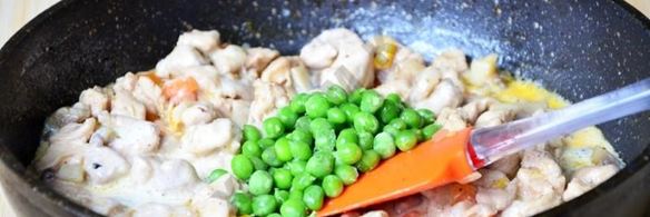 мясной пирог в горшочке