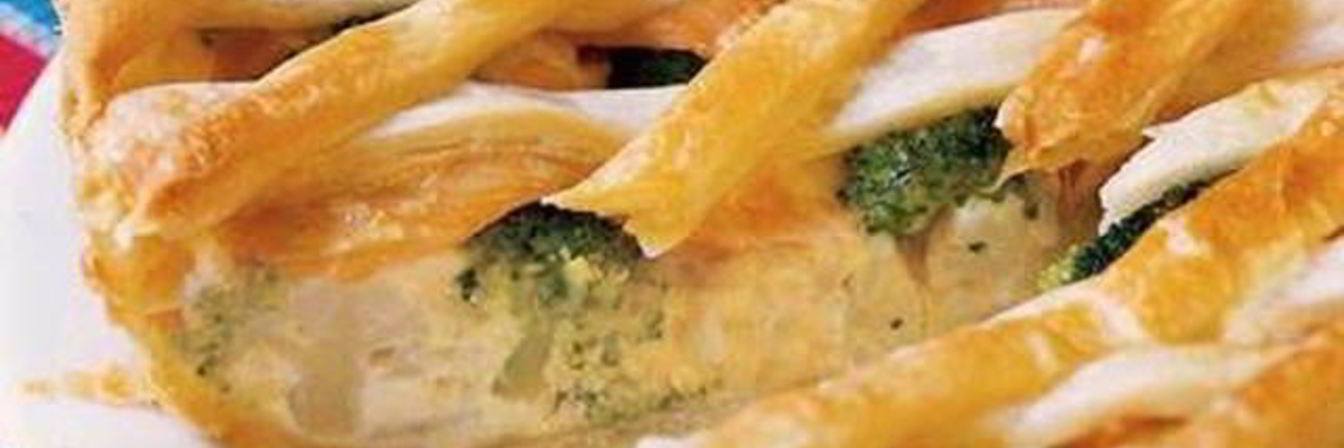 Пирог из брокколи и цветной капусты с копченой семгой