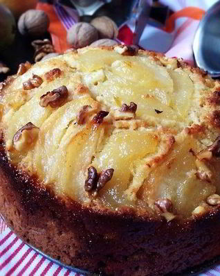 Пирог с карамелизированными грушами