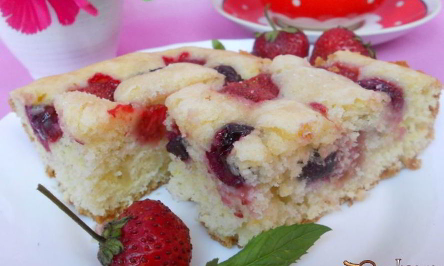 Рецепт пирога с клубникой и черешней