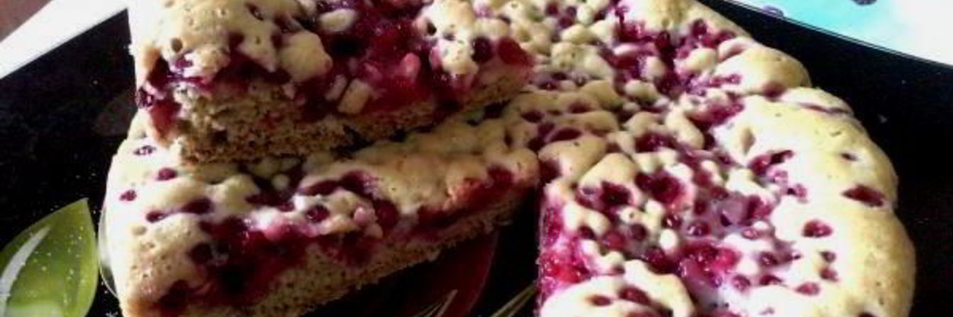 Пирог с красной смородиной