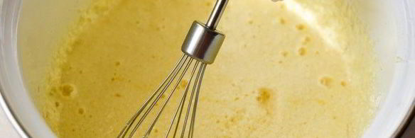 пирог с персиками, ореховым штрейзелем и белым шоколадом