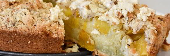 пирог с персиками, ореховым штрейзелем и белым шоколадом