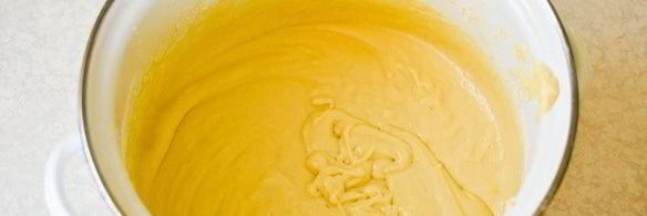 пирог с персиками, ореховым штрейзелем и белым шоколадом