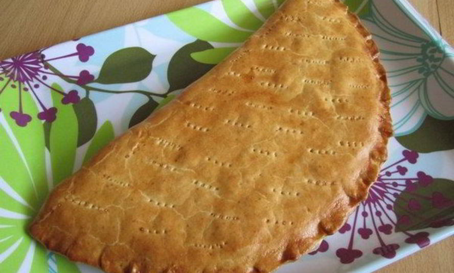 Рецепт пирога с сыром, творогом и копченой колбасой