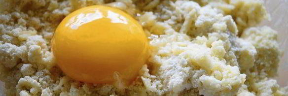 пирог со сливами и творожной заливкой