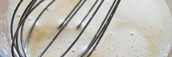 пирог со сливами и творожной заливкой