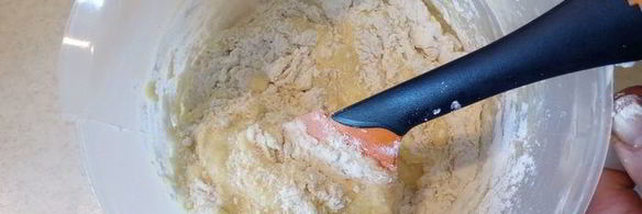 простой пирог с черешней и шоколадом