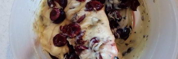 простой пирог с черешней и шоколадом