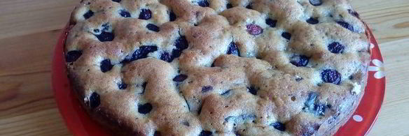 простой пирог с черешней и шоколадом