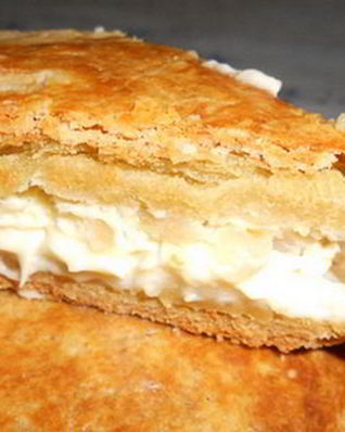 Простой пирог с плавленым сыром