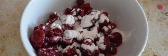 сдобный пирог с вишнями и маком