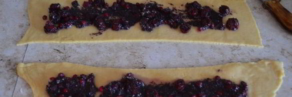 сдобный пирог с вишнями и маком