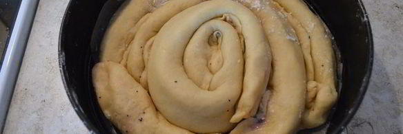 сдобный пирог с вишнями и маком